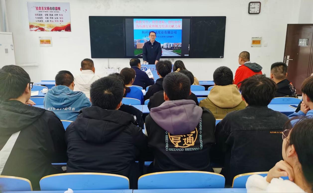 51C3F3A914DEB81E58A8EF9E81D32425