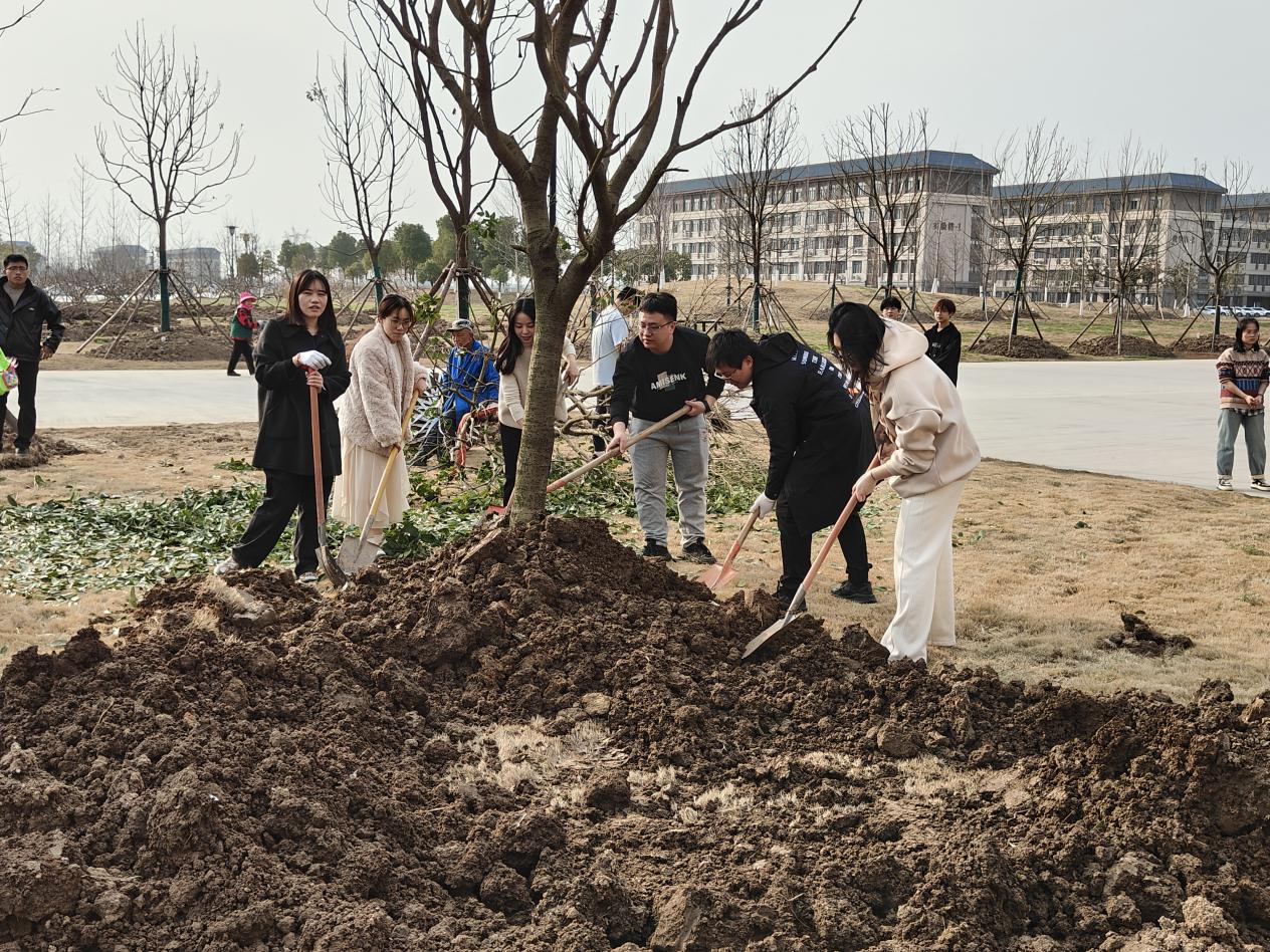 CEBC545CB55A27468E35F041DA5FD375