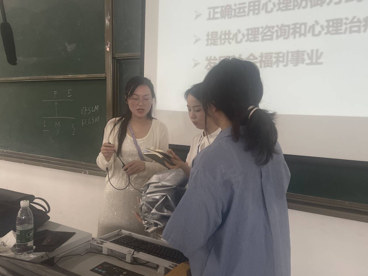 9348f574f9f314d8bc343ebd1665f211