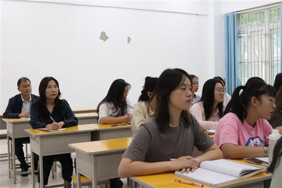 E:照片新闻图片2年2.8.29开学第一课精选IMG_4935.JPGIMG_4935