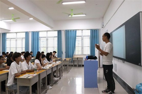 E:照片新闻图片2年2.8.29开学第一课精选IMG_4895.JPGIMG_4895