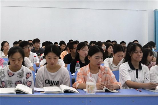 E:照片新闻图片2年2.8.29开学第一课精选IMG_4871.JPGIMG_4871