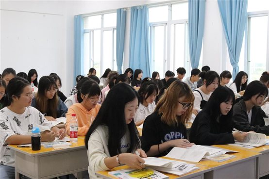 E:照片新闻图片2年2.8.29开学第一课精选IMG_4854.JPGIMG_4854