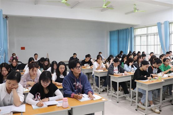 E:照片新闻图片2年2.8.29开学第一课精选IMG_9864.JPGIMG_9864