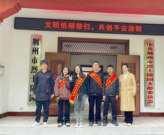 610B2C19BDA0A44F23B301B7C9B320F8