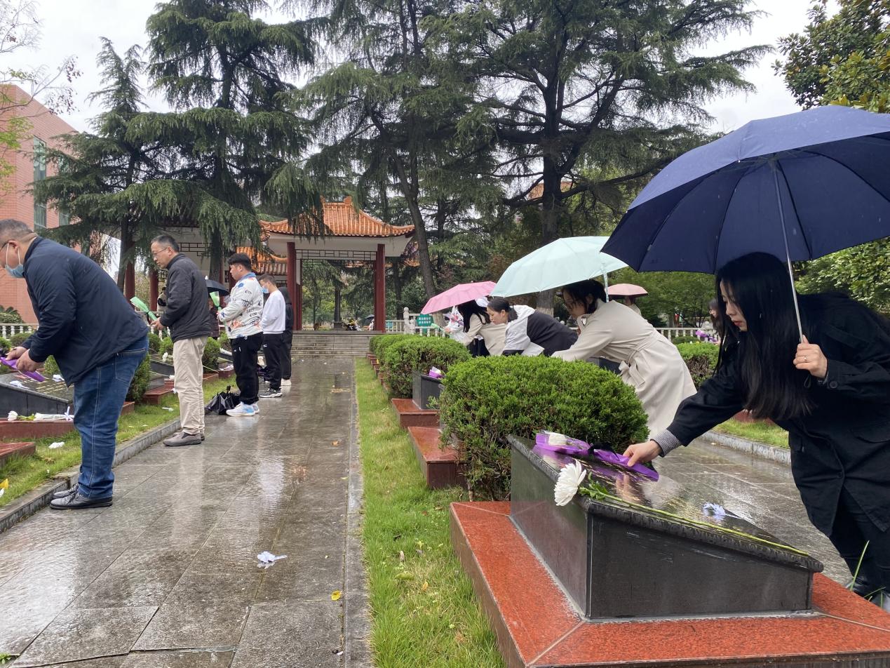 B2DC09F4380AD5D2D05B480AD4B23131